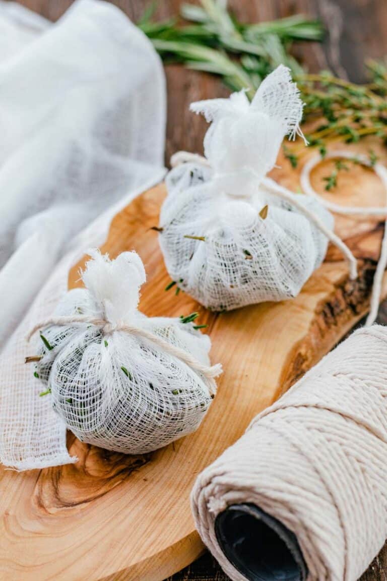 bouquet garni tied with string