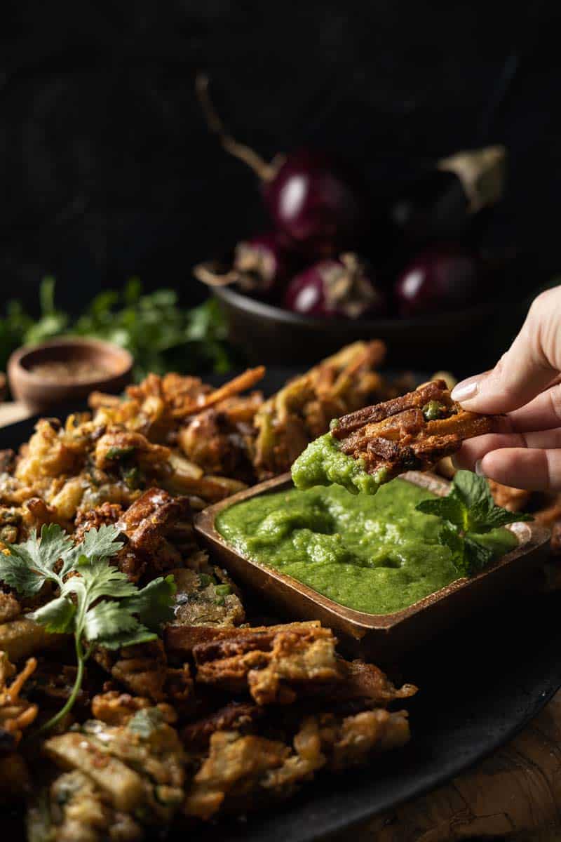 pakoras dipped in mint chutney