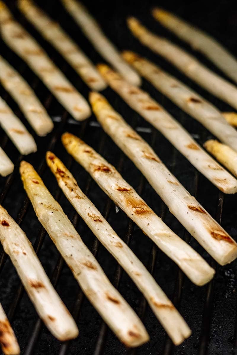white asparagus on a grill